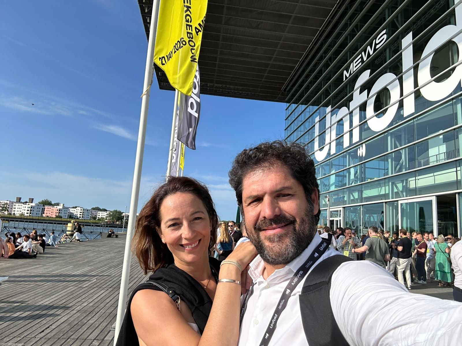 Alberto Rodríguez Boo (CEO y fundador) y Ana Peña (RRHH) asisten a UNFOLD 2026