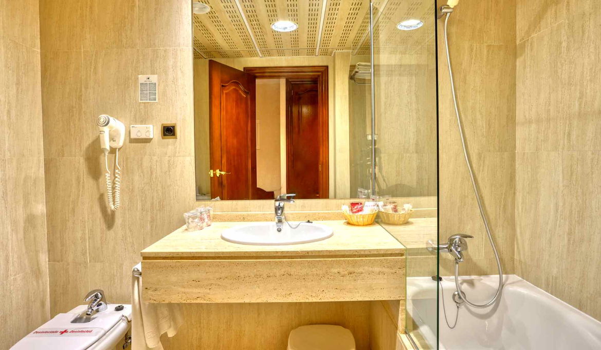 Baño privado del Hotel Alda Villa de Almazán
