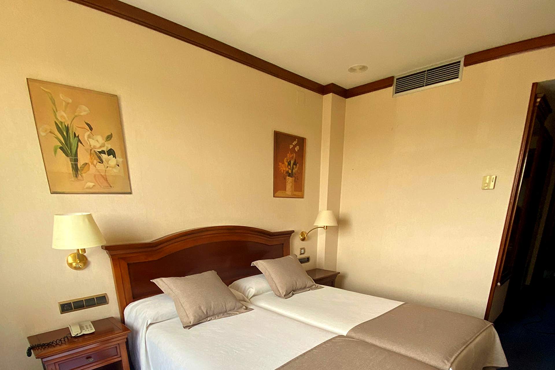 Cabecero de cama del Hotel Alda Villa de Almazán
