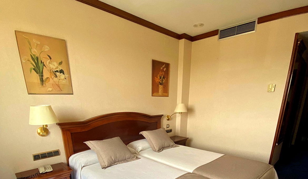 Cabecero de cama del Hotel Alda Villa de Almazán