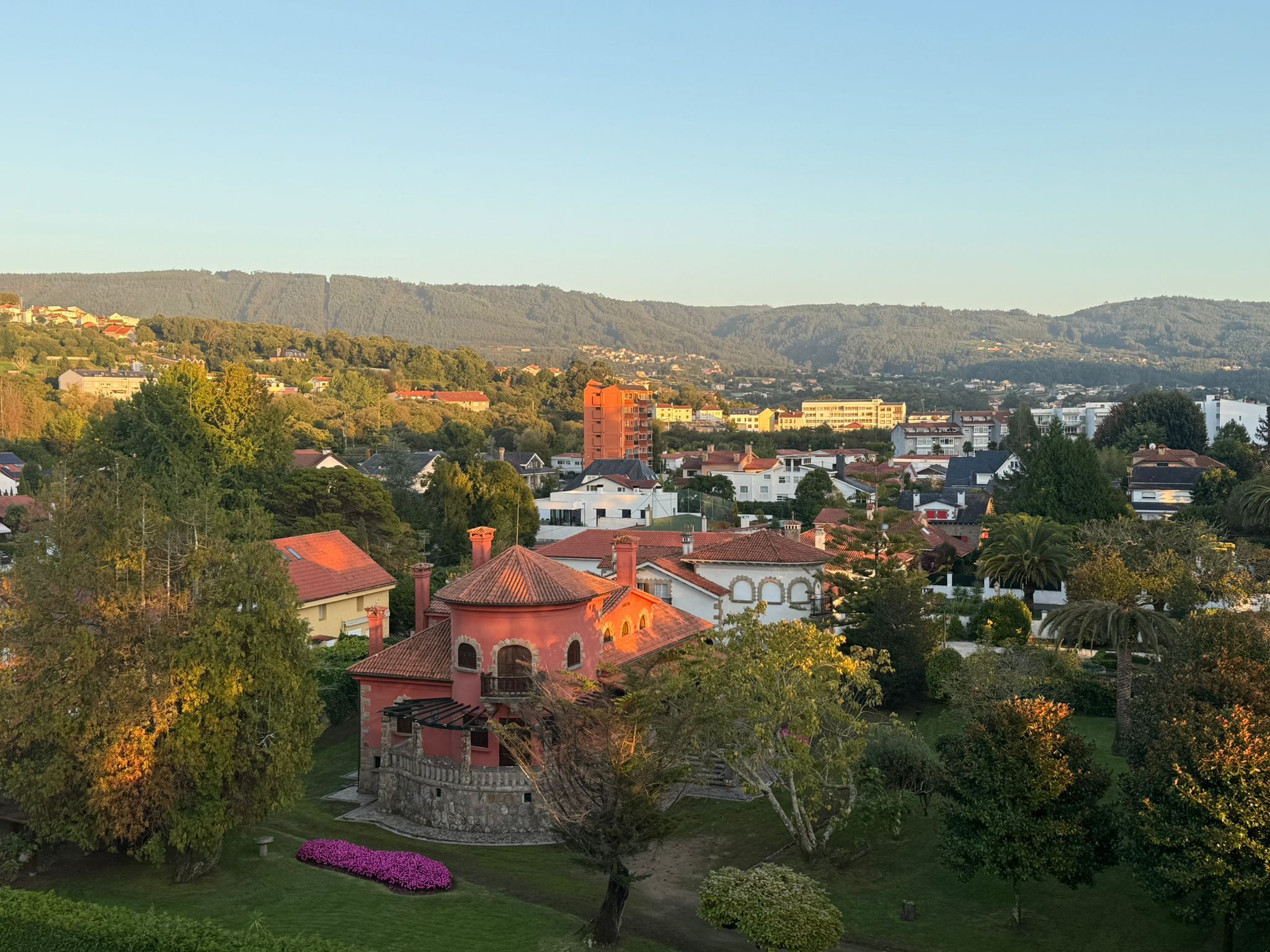 Guía práctica: dónde alojarse cerca de Ferrol en Semana Santa