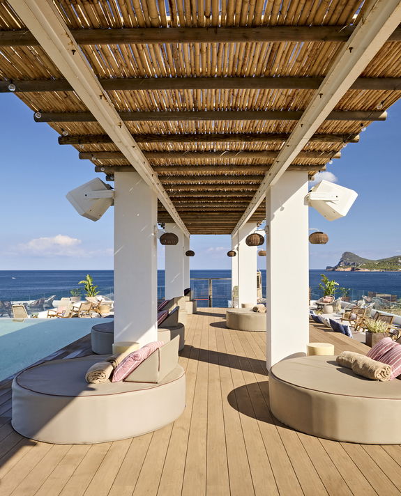 slide Where <strong>the sky meets</strong> the horizon