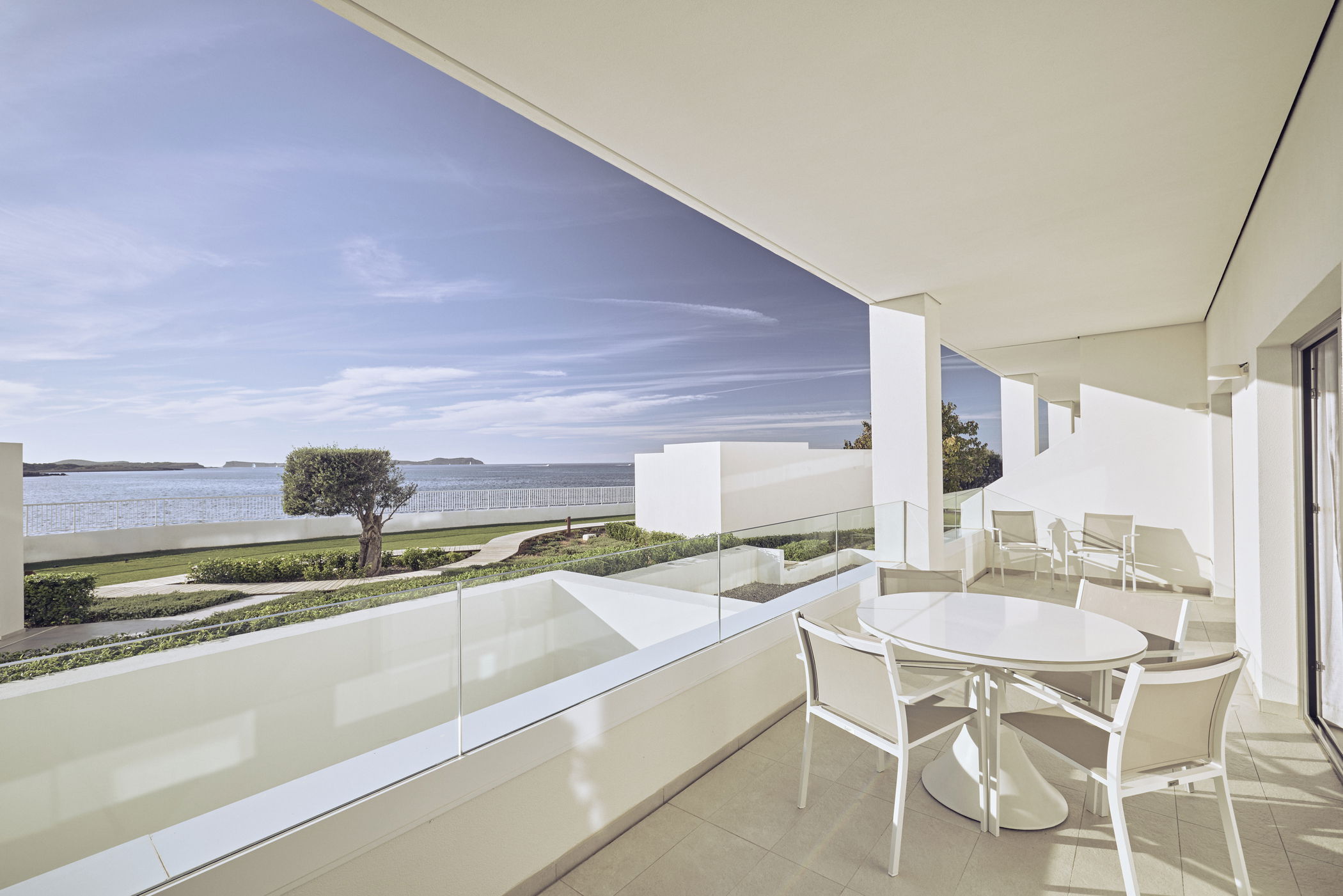 slide Two-Bedroom Suite with<strong> Sea View</strong>