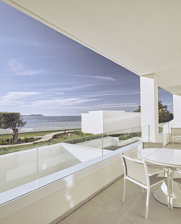 slide Suite de Dos Dormitorios con <strong><br>Vistas al Mar</strong>