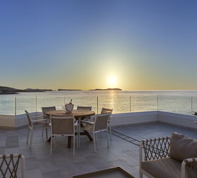 Suite Presidencial de Dos Dormitorios con Vistas Panorámicas al Mar y Gran Terraza