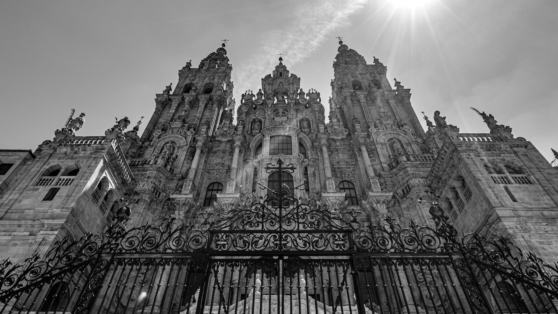 Fachada de la Catedral de Santiago de Compostela en blanco y negro