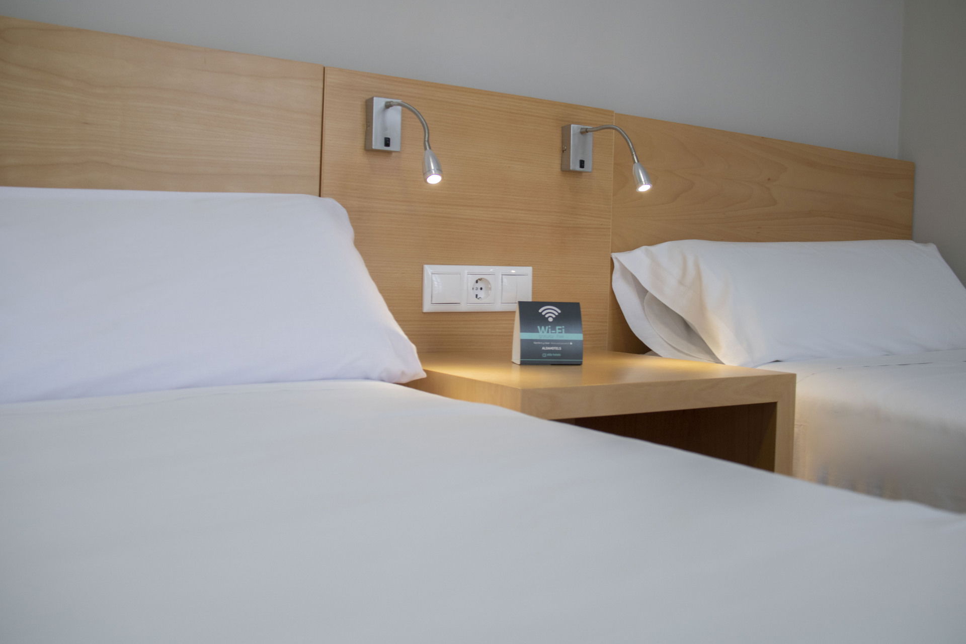 Hostal Alda Alborán Rooms