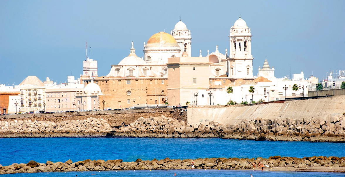 Ubicación privilegiada entre el mar y el centro histórico