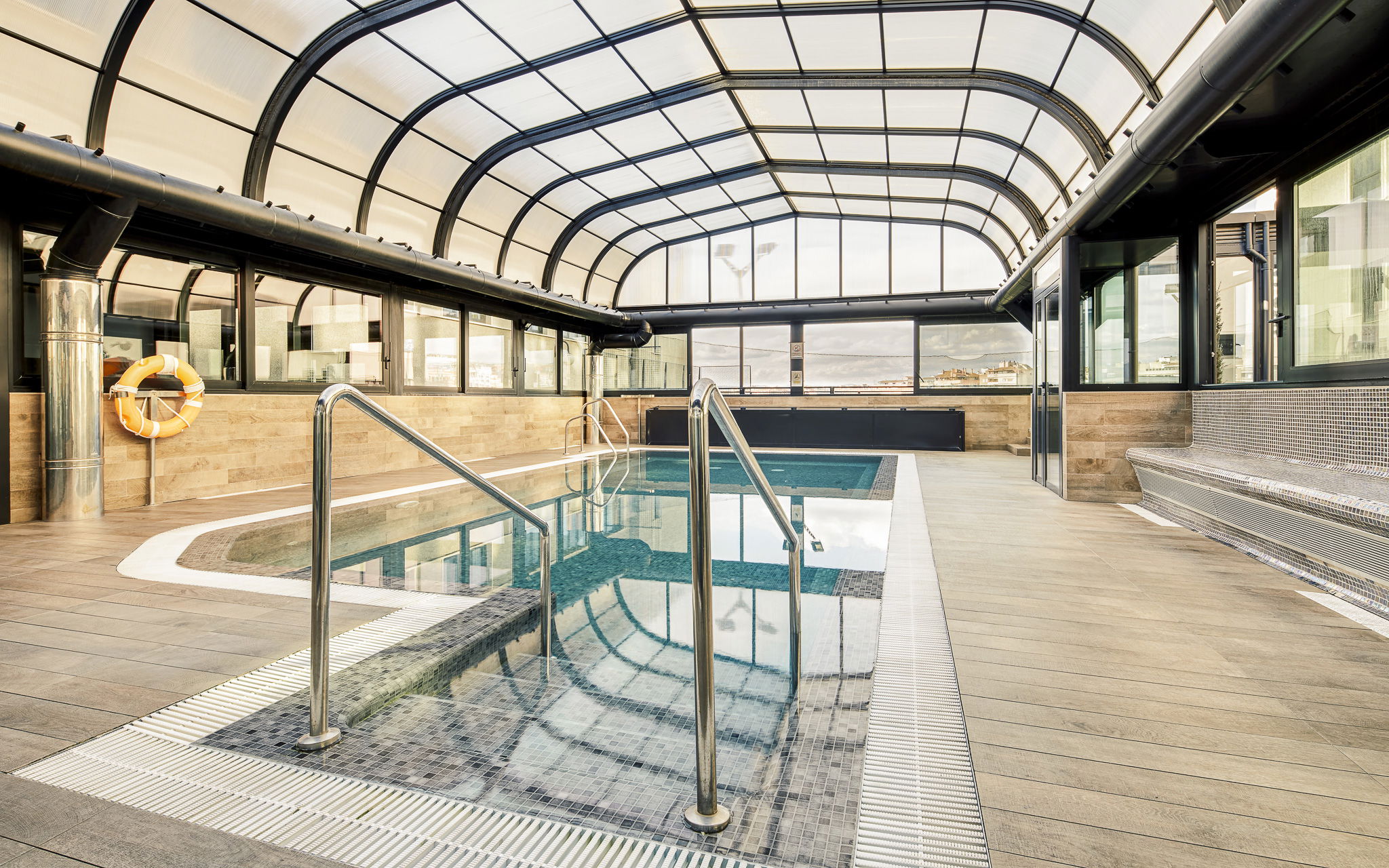 hoteles en granada con piscina