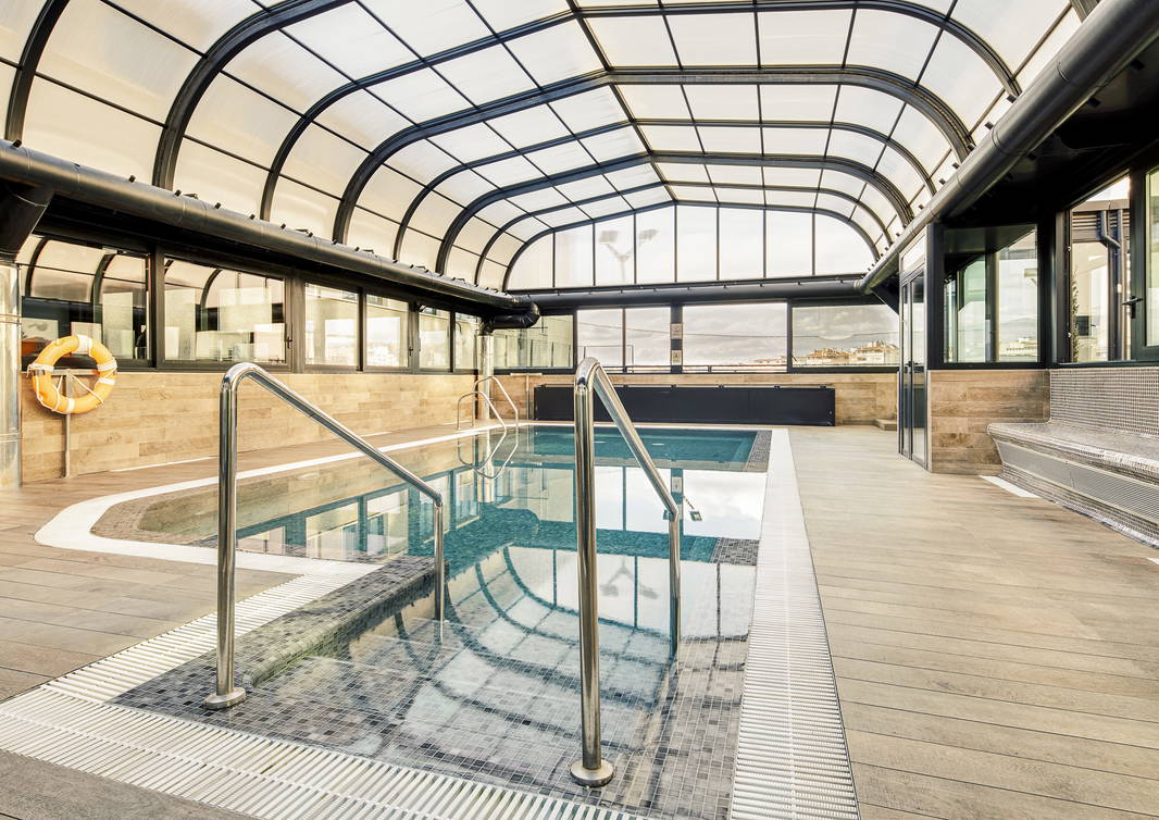 hoteles en granada con piscina