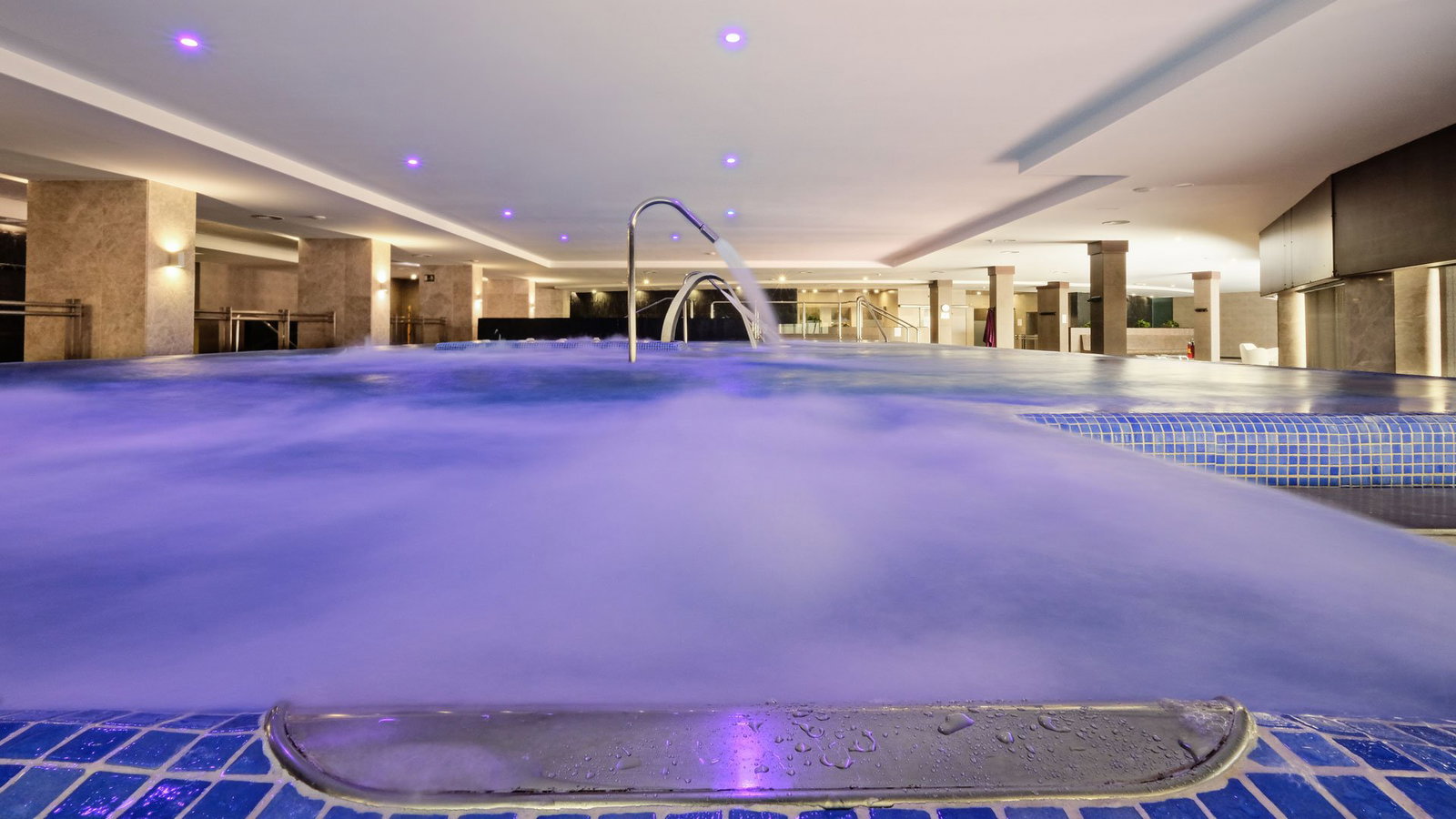 Hotel Envia Lobby