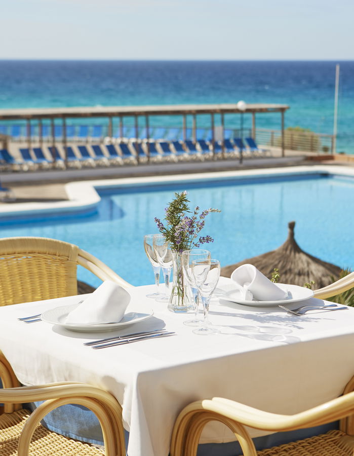 Insotel Fenicia Prestige: Bar a bordo piscina Migjorn ed Espalmador