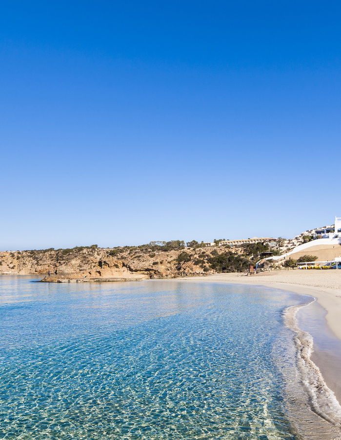 Insotel Fenicia Prestige: Cala Tarida: türkisfarbenes Wasser und eine Bilderbuchlandschaft