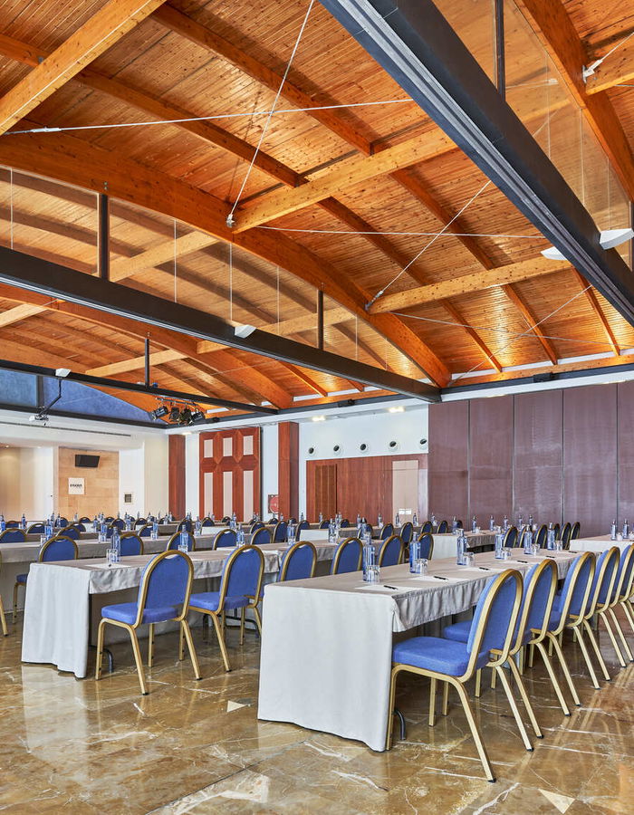 Insotel Fenicia Prestige: Sale ampie, modulabili e con luce naturale