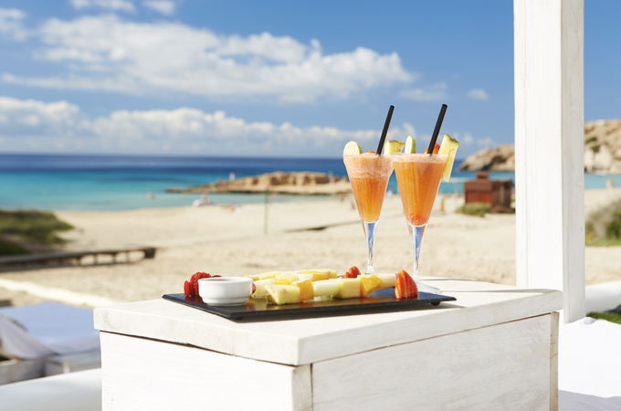 Insotel Fenicia Prestige: ​T-Beach Restaurant & Bar: gastronomia e relax sul mare a Ibiza