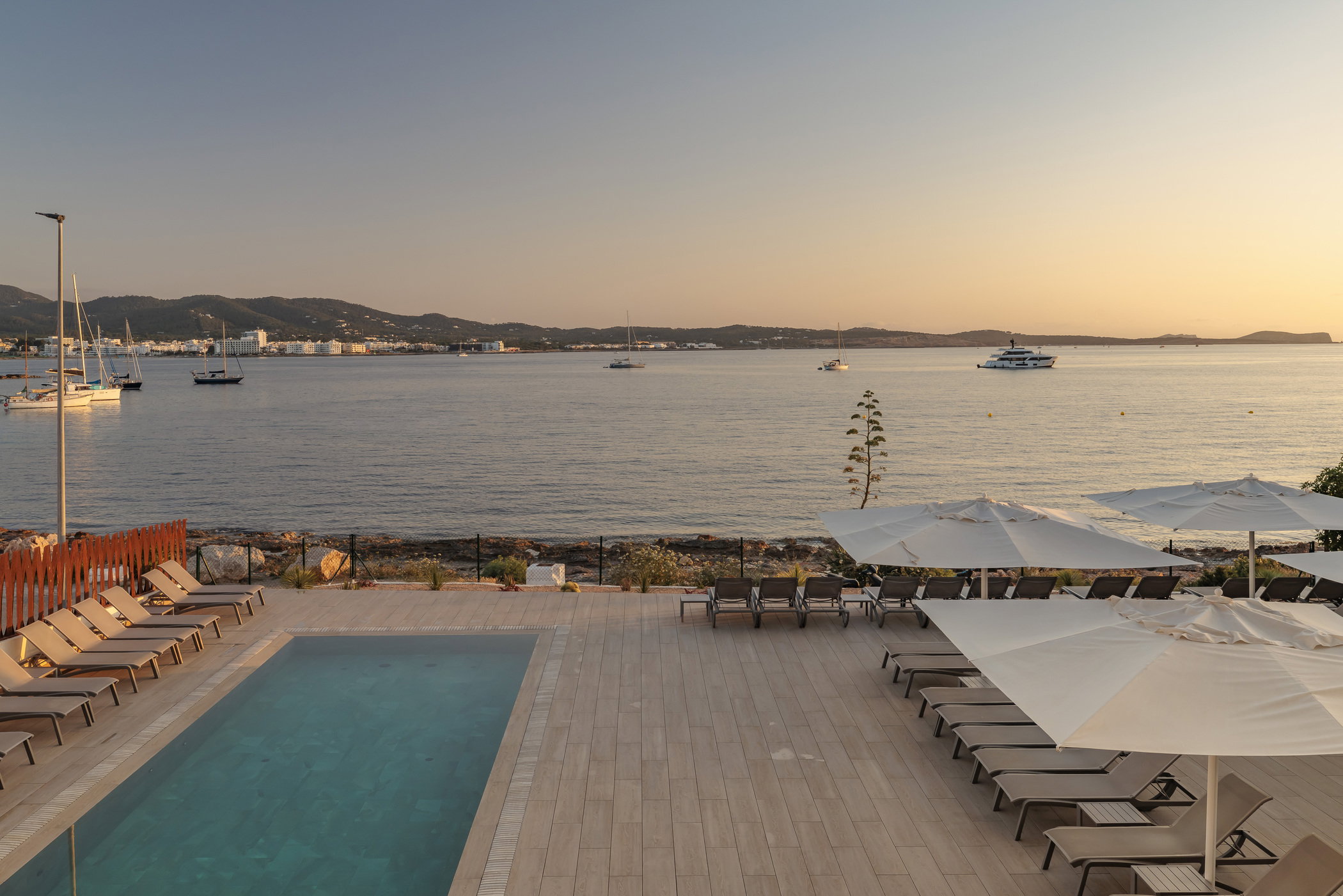 Sol Bahía Ibiza Suites:slider image 1