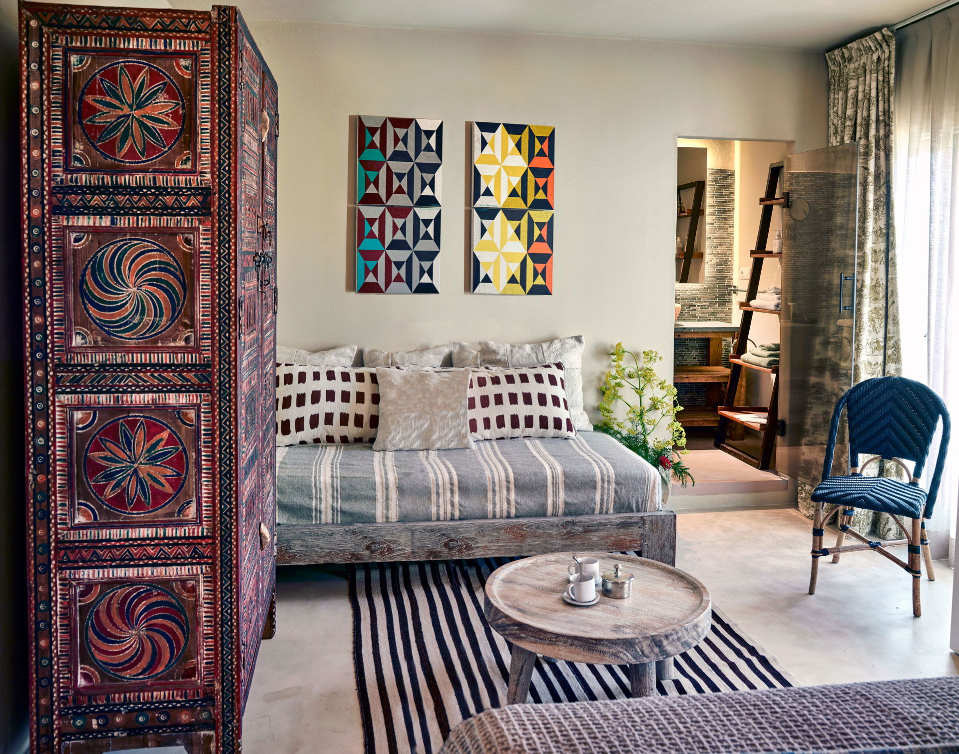 Intro image full screen