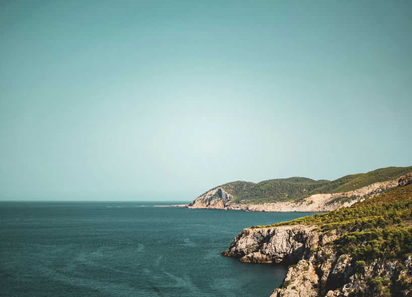 Sant Joan de Labritja, mar y montaña en el norte de Ibiza