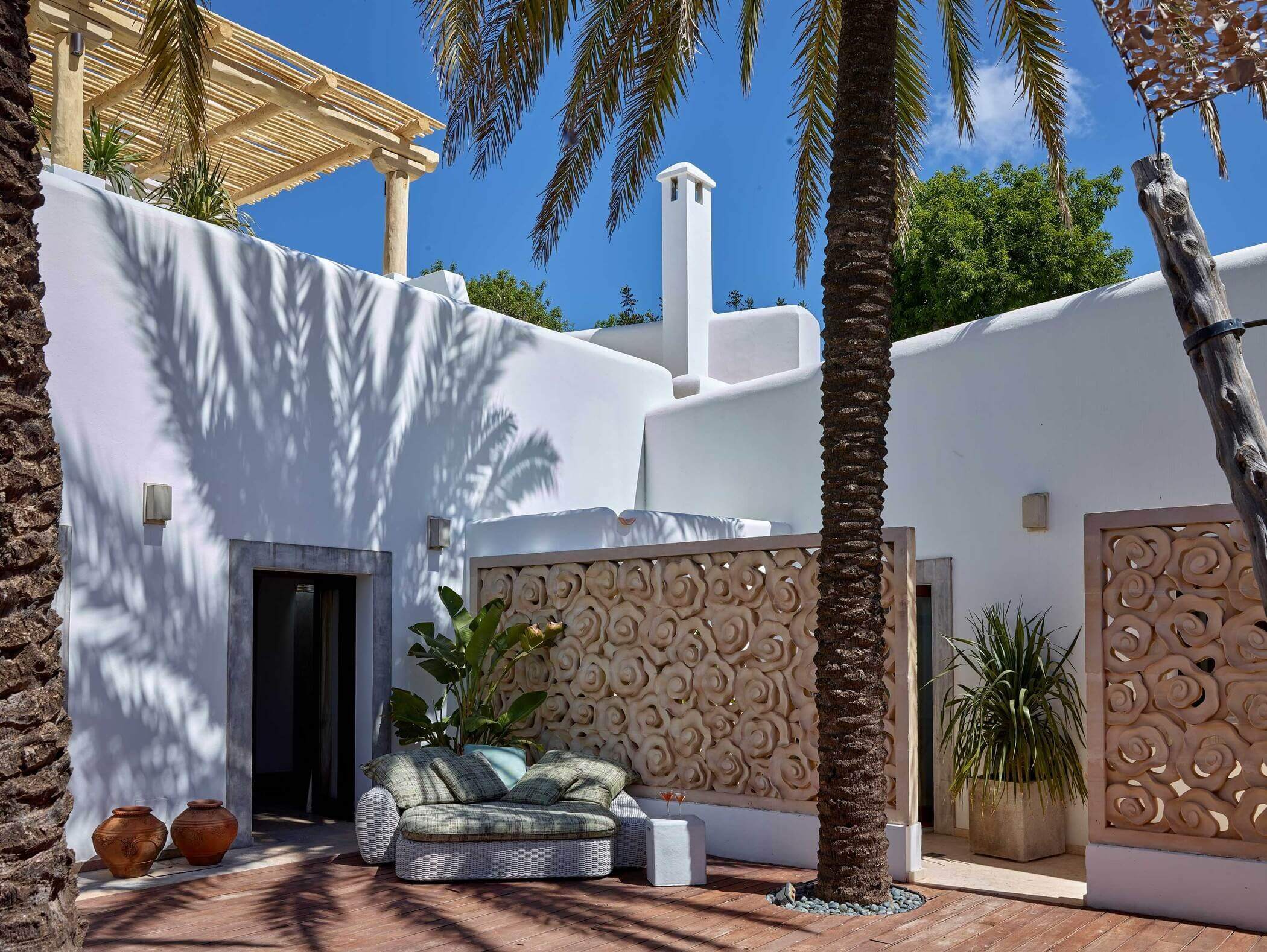 Intro image full screen