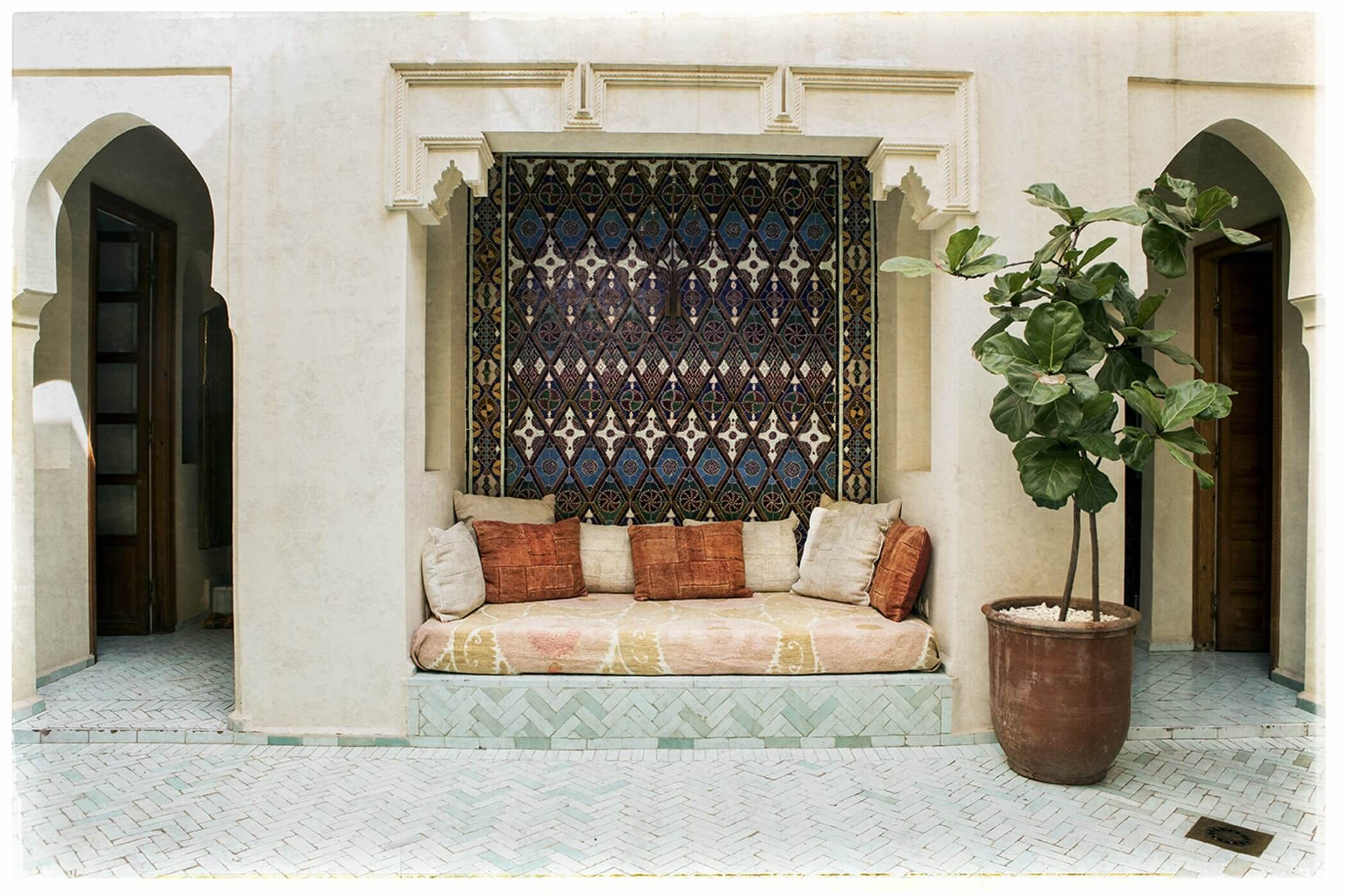 Intro image full screen