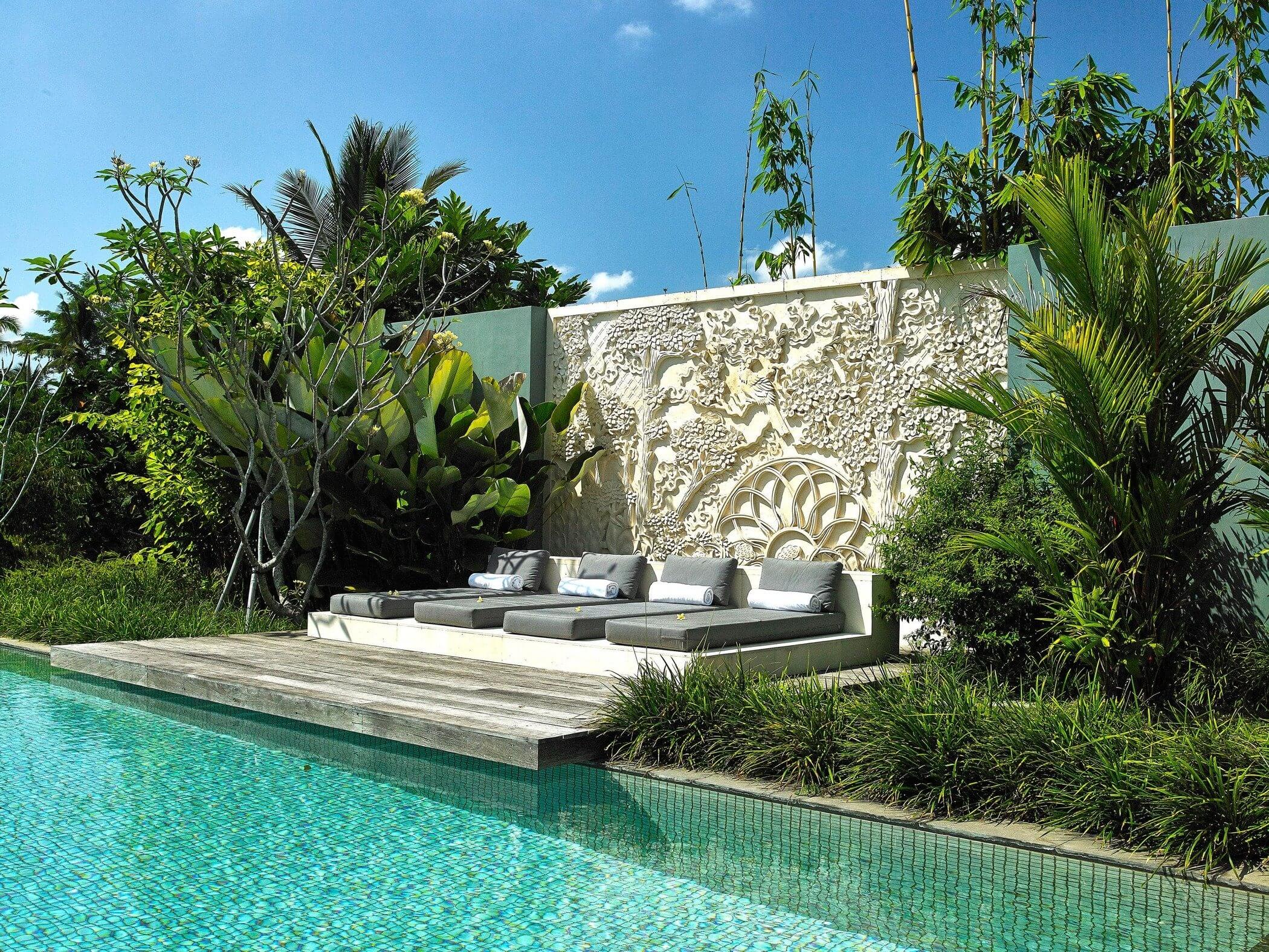 Intro image full screen