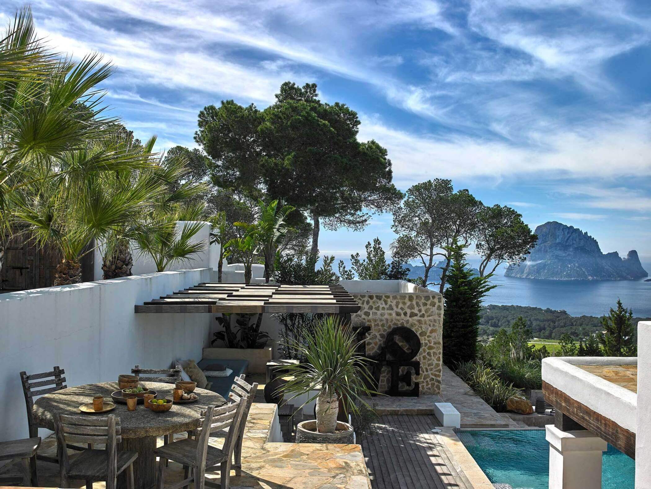 Intro image full screen