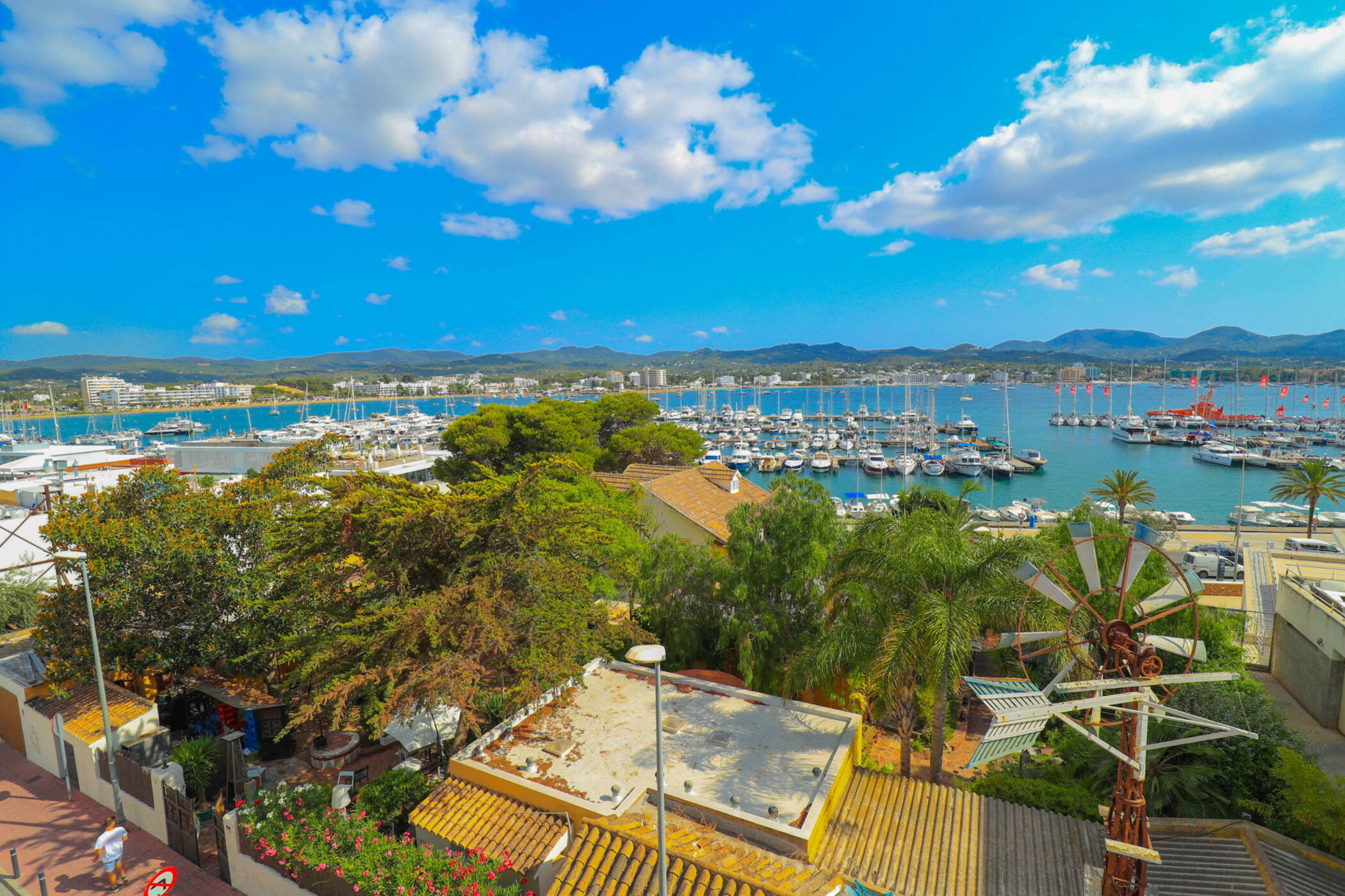Es Mitjorn, hoteles y alojamientos en Sant Antoni de Portmany
