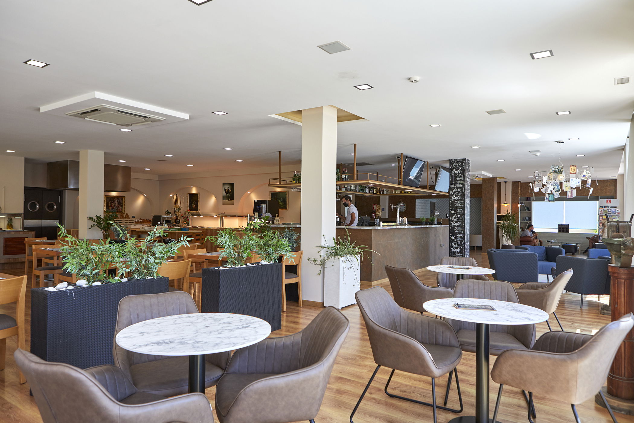 Template 7:Image from hotel Galería de imágenes del Hotel Nura Santa Ponsa Pins