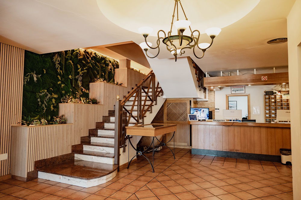 Template 7:Decorative image