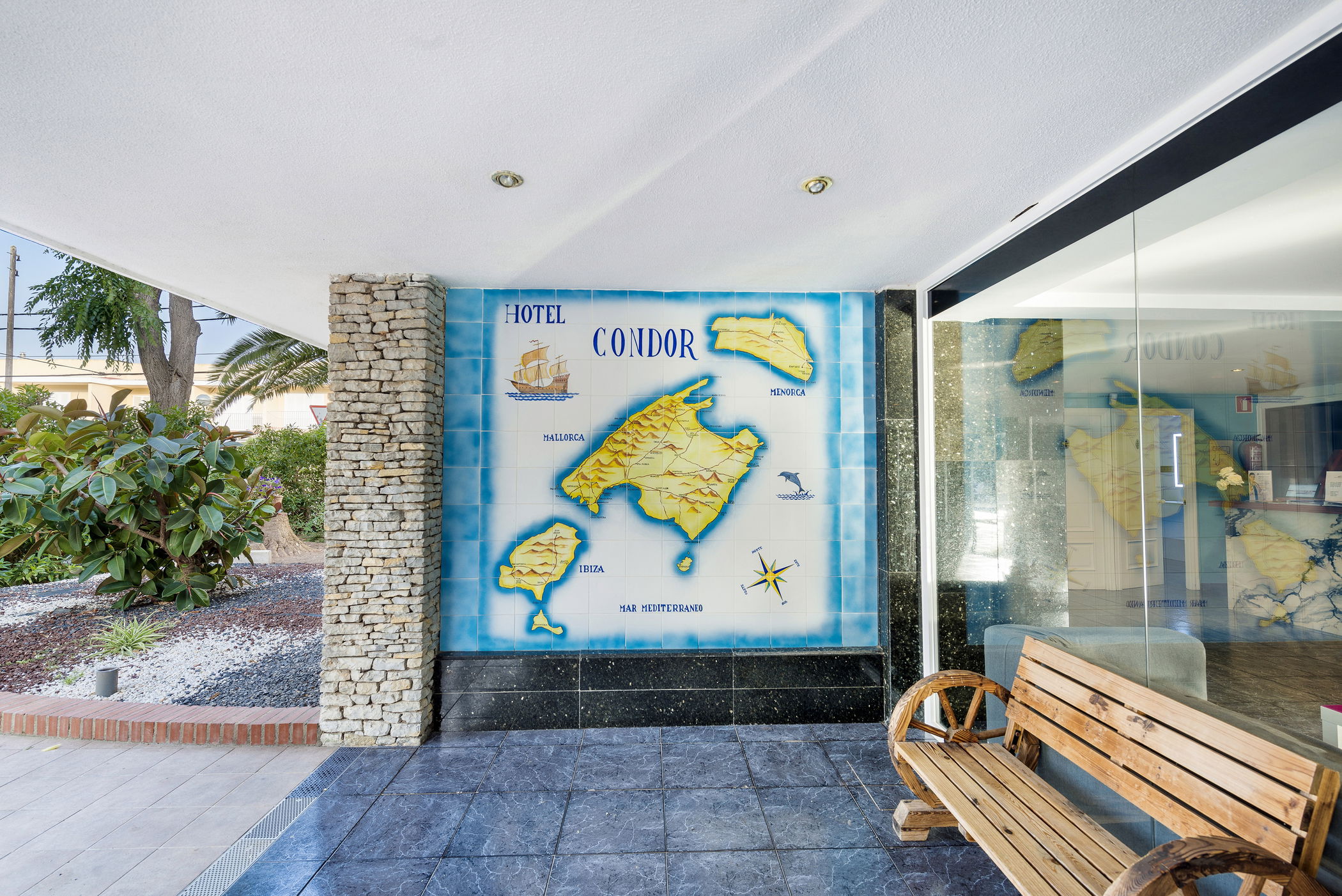 Template 7:Decorative image