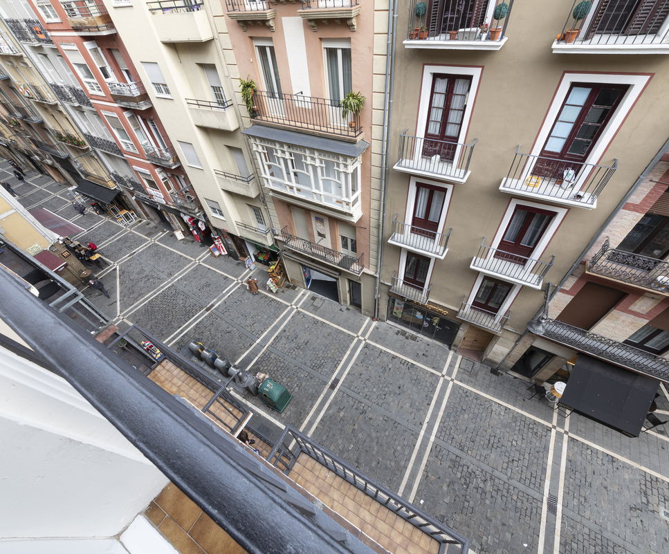 Template 7:Decorative image