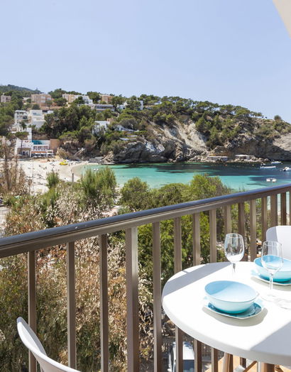 Template 6:about us section image 2