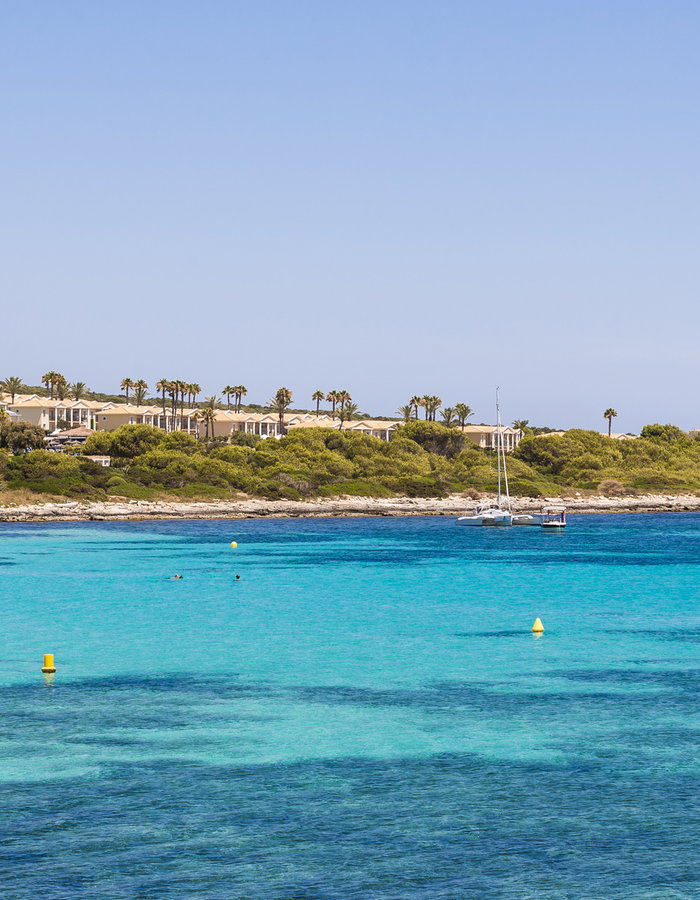 Insotel Fenicia Prestige: Een stap verwijderd van Punta Prima en een paar minuten van Sant Lluís en Mahón