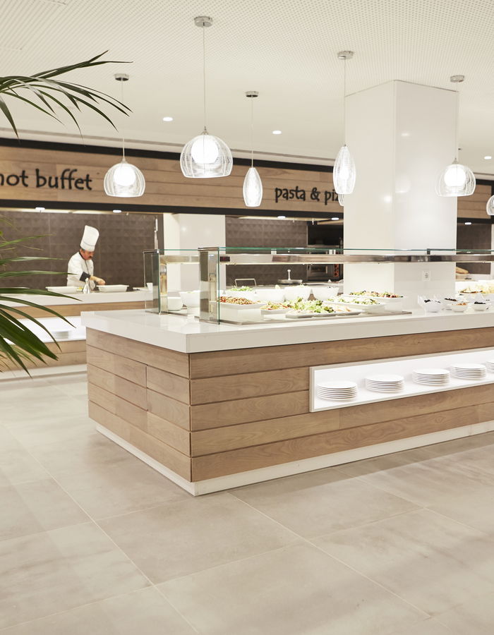 Insotel Fenicia Prestige: Pensión completa en el restaurante buffet
