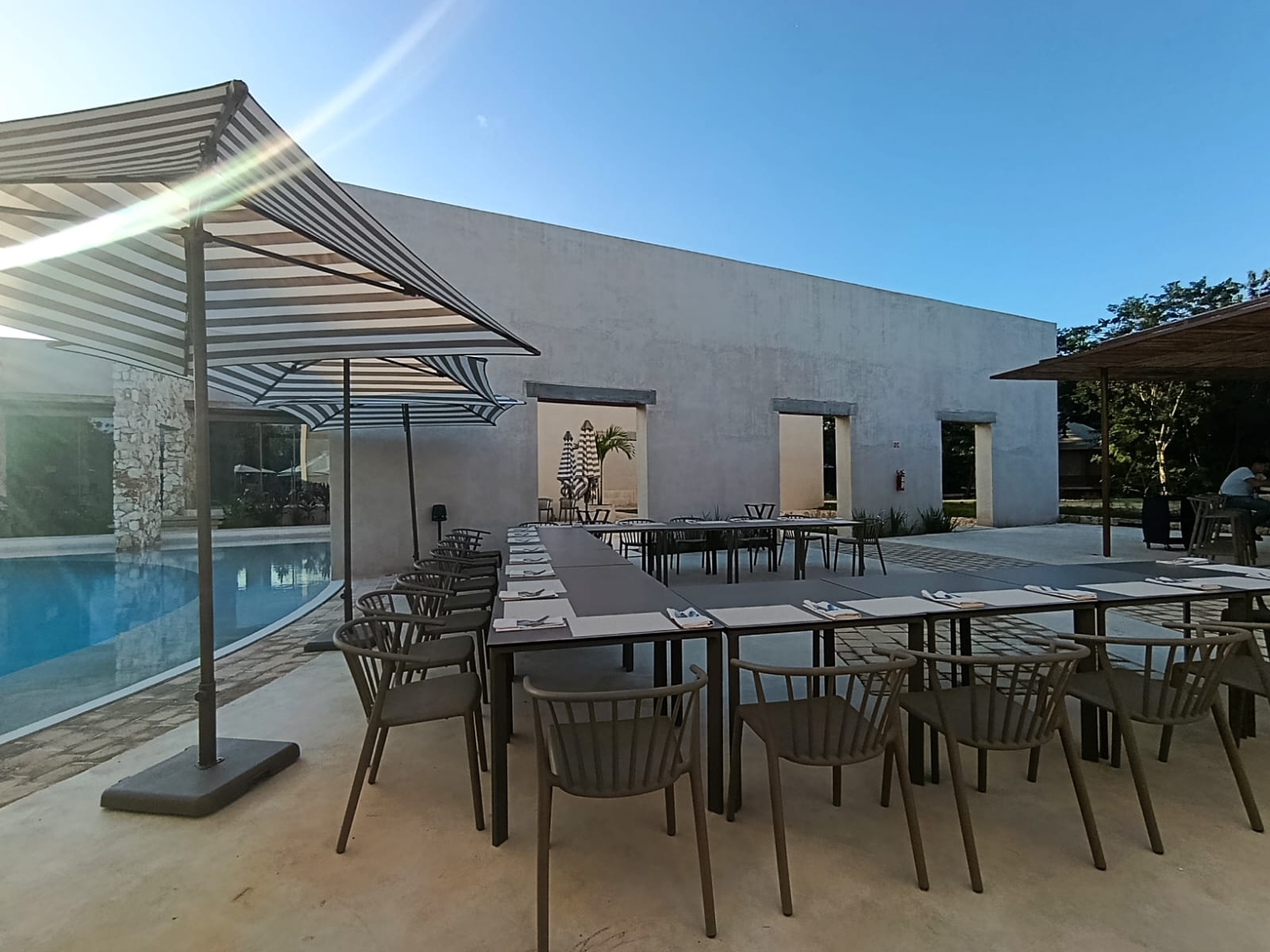 Pool bar