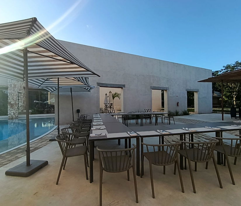 Pool bar