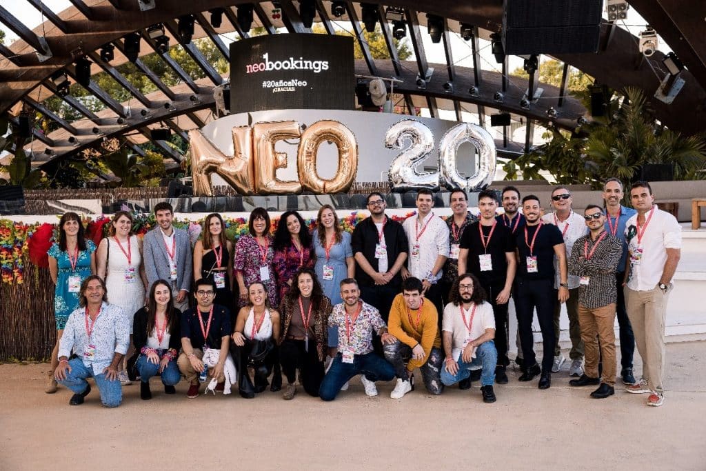 20-años-Neo-Neobookings