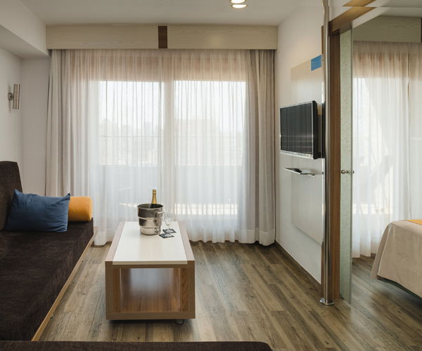 Room image: ROOMS