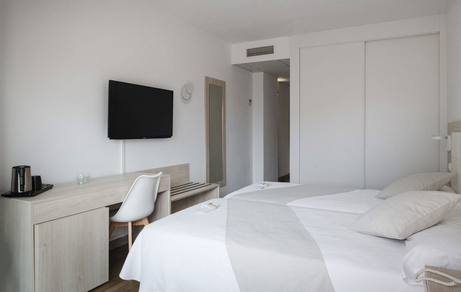 Room Habitación Superior Room with Pool View