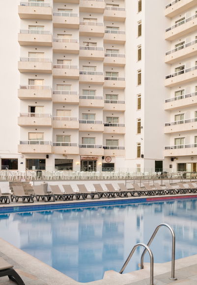 Image Outdoor pool and entertainment