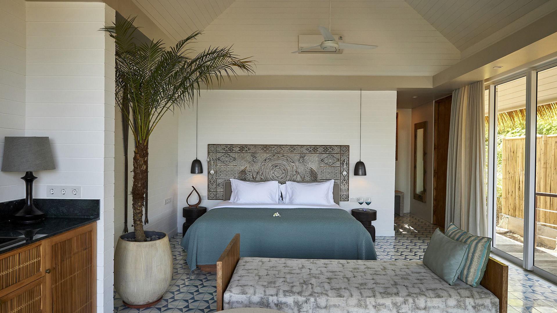 Intro image full screen