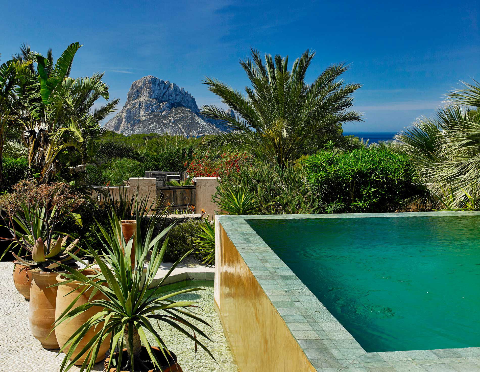 Con vistas a Es Vedrà y a solo 8 kilómetros del pueblo de San José