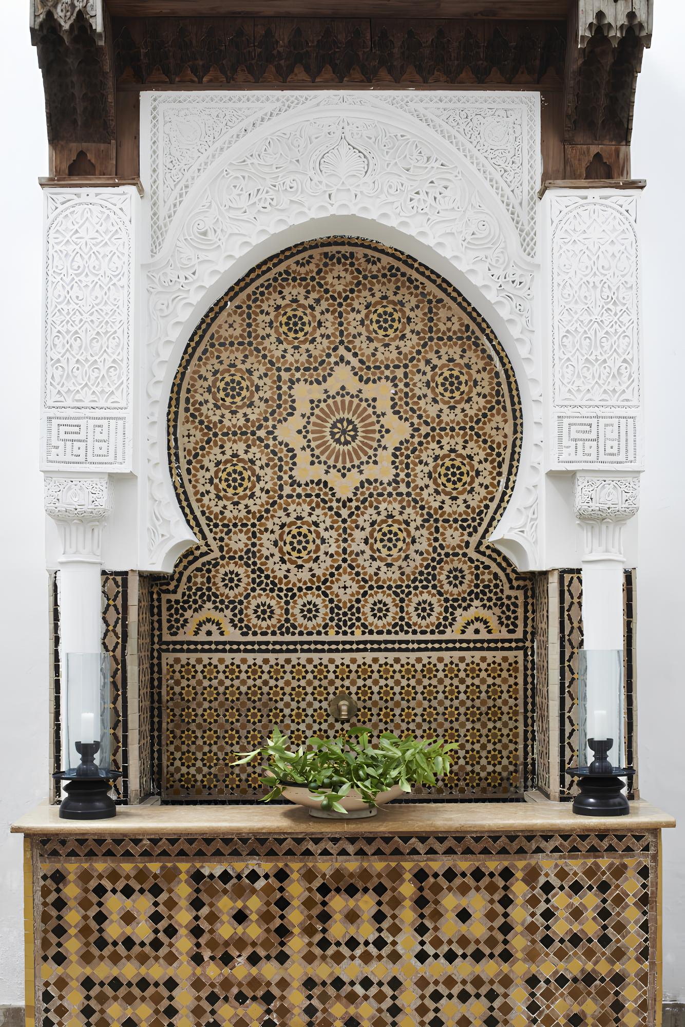 Intro image full screen