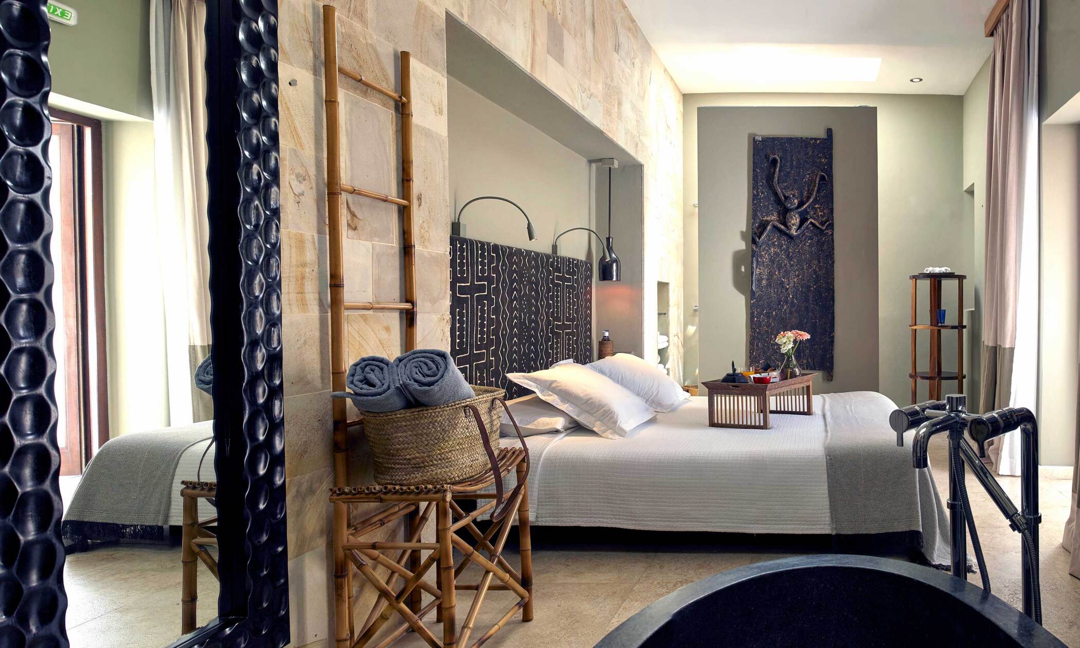 Intro image full screen