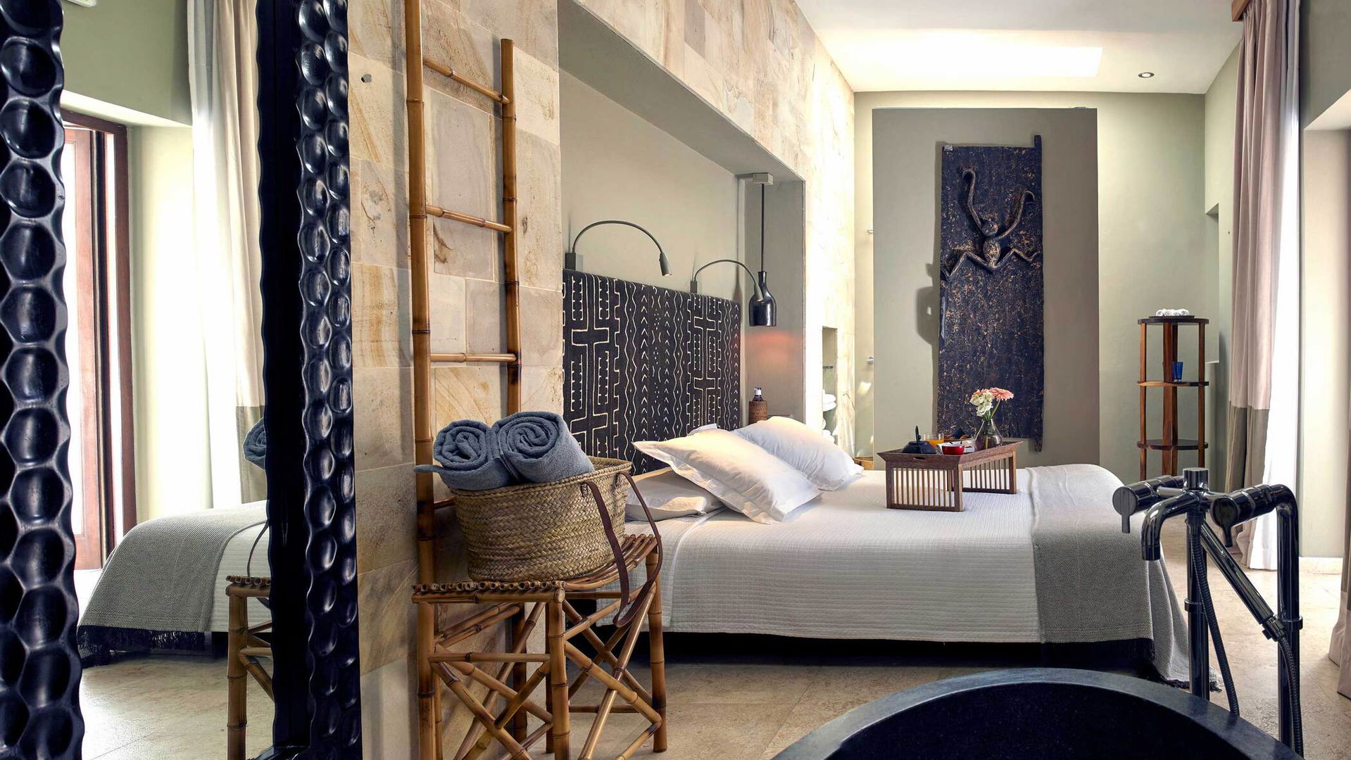 Intro image full screen