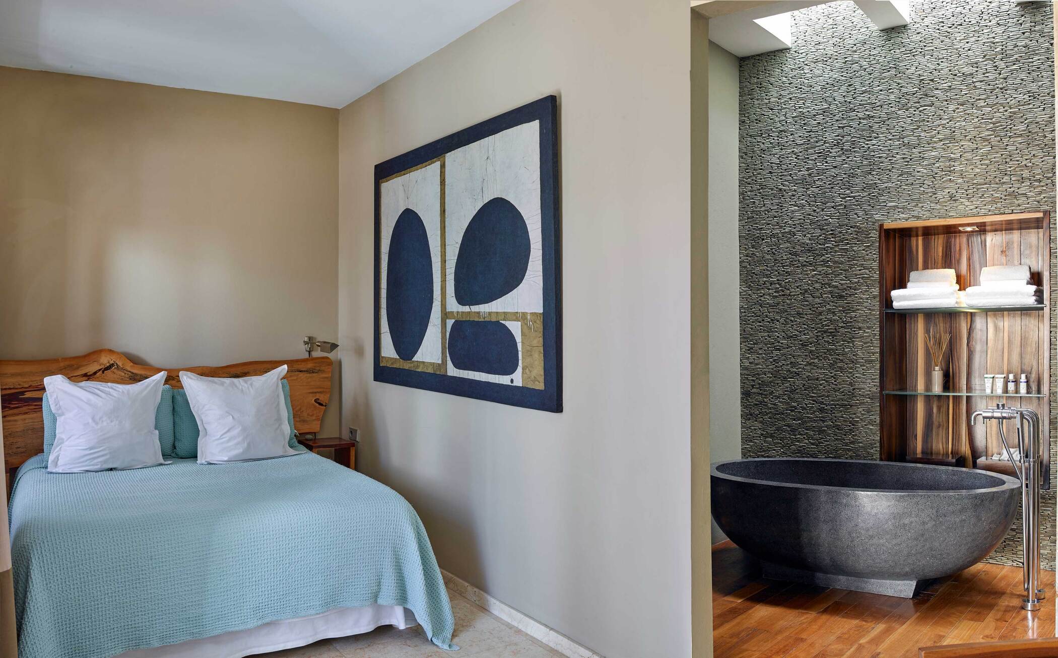 Discover our luxury suites<br> in Ibiza