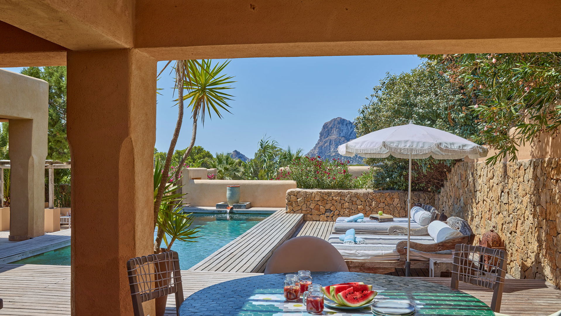 Intro image full screen