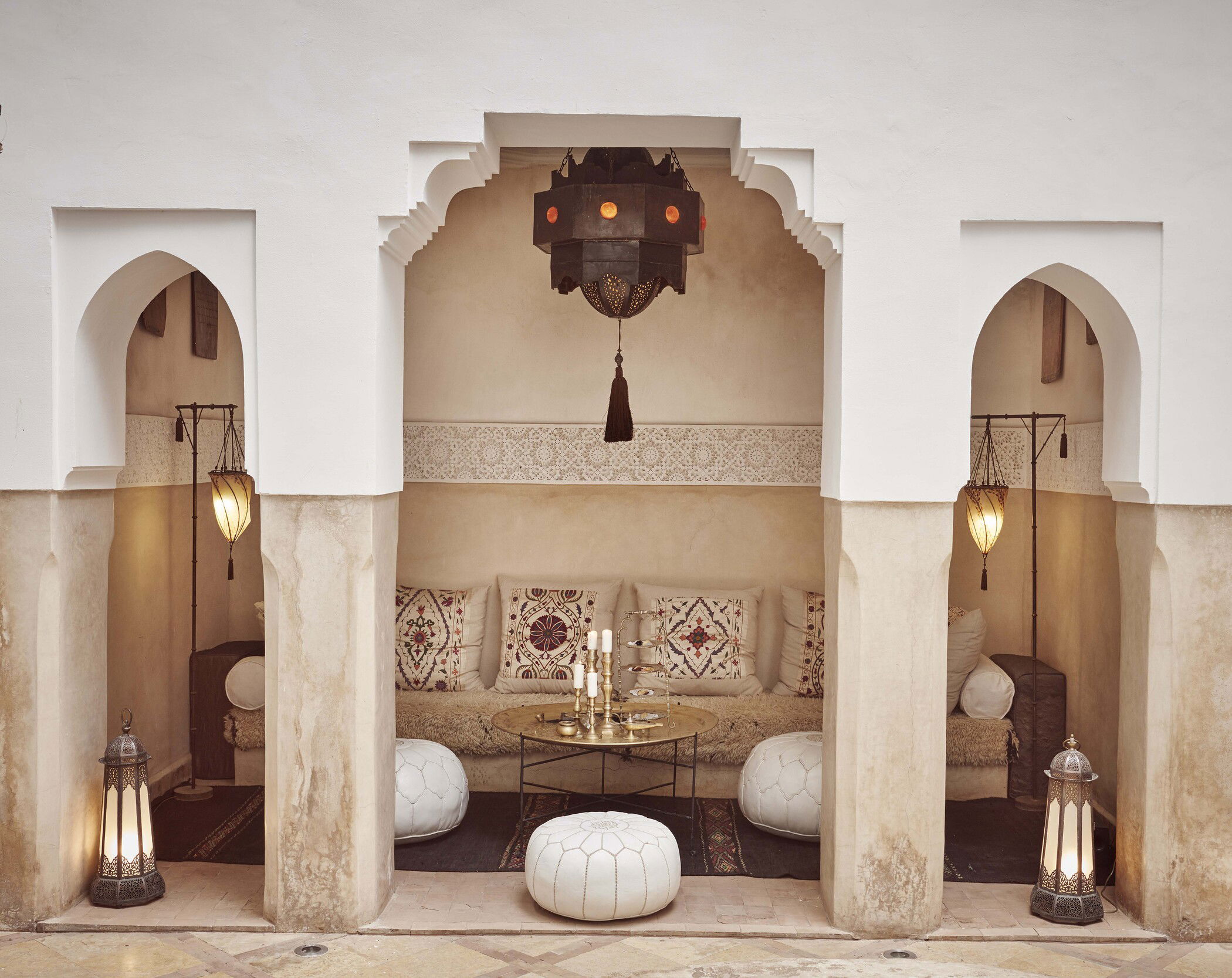 Intro image full screen