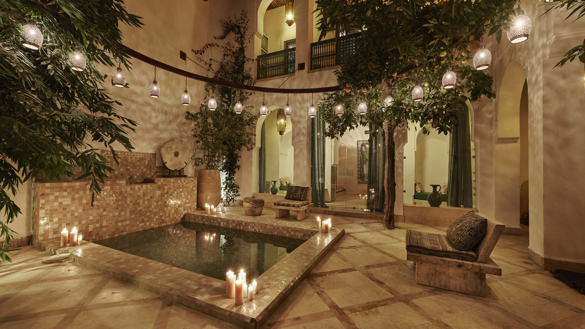 Intro image full screen