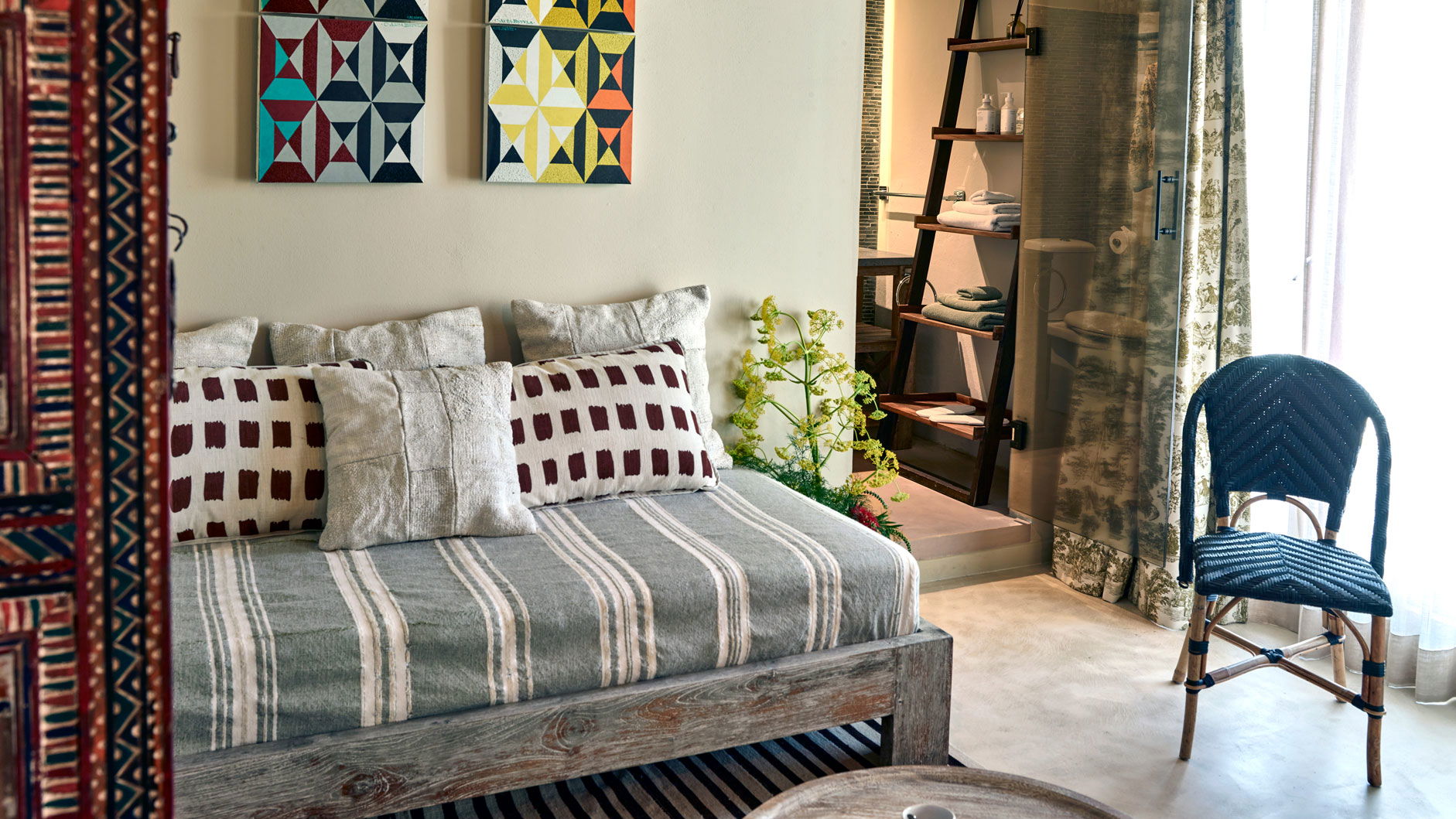 Intro image full screen